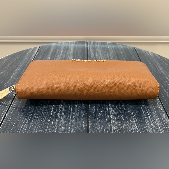 Michael Kors Wallet - Picture 2 of 7